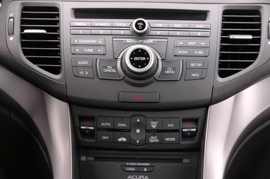 Детали интерьера Acura TSX V6 2010 года  (фото 51 из 87)
